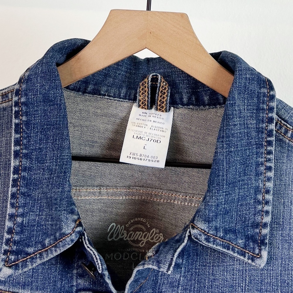 NWT Wrangler x ModCloth Dependence Cropped Denim Jacket - Picture 5 of 7